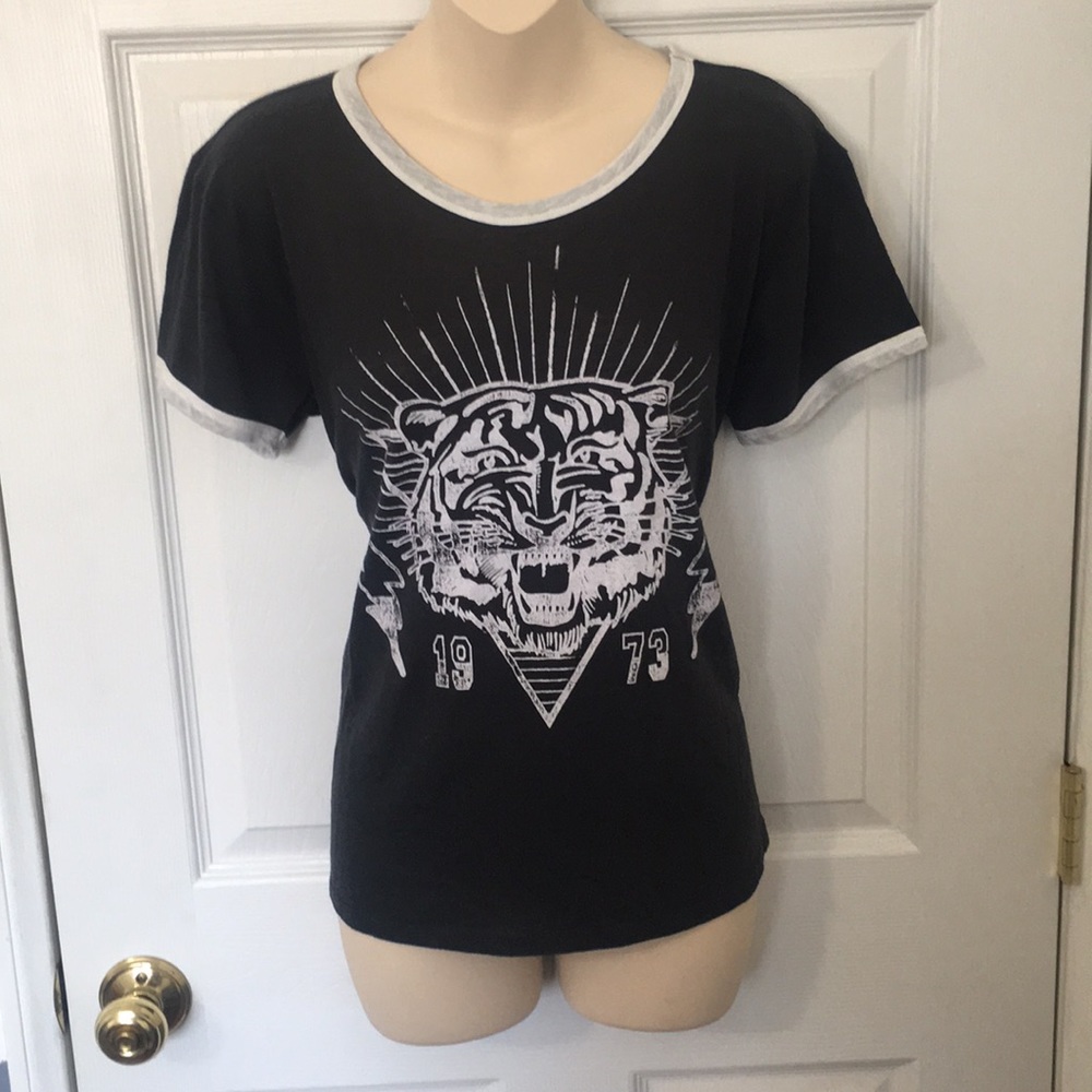 Billabong graphic t-shirt size M